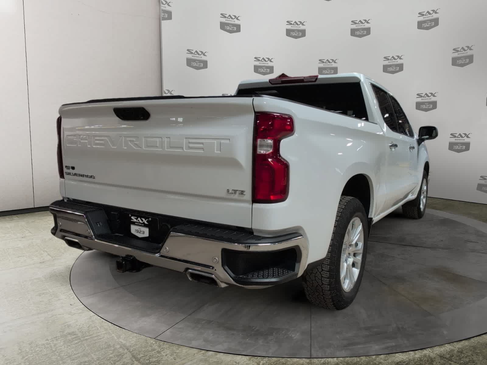 Used 2024 Chevrolet Silverado 1500 LTZ AWD/4WD image 5
