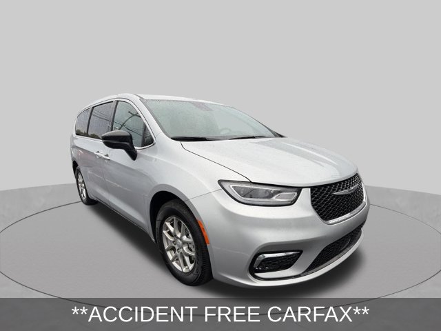 Used 2026 Chrysler Pacifica Select FWD image 4