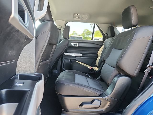 Used 2023 Ford Explorer XLT AWD/4WD image 6