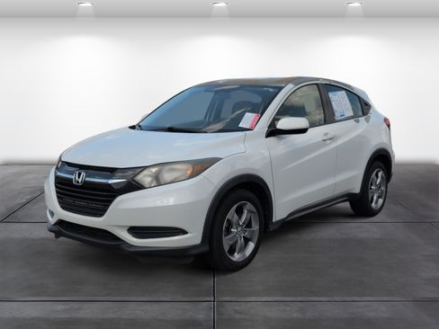 Used 2017 Honda HR-V LX image 4