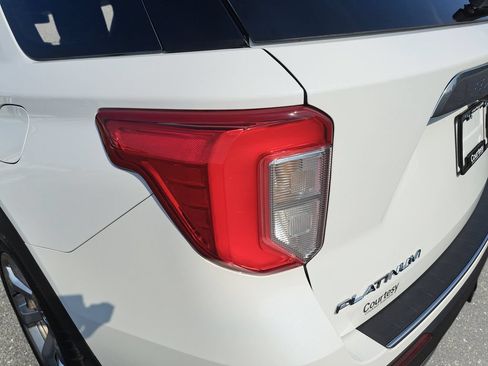Used 2020 Ford Explorer Platinum w/ Premium Technology Package AWD/4WD image 35