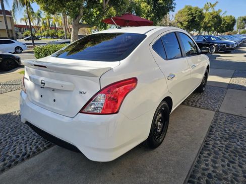 Used 2019 Nissan Versa SV FWD image 5