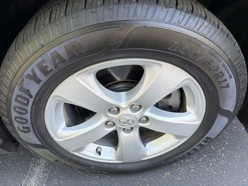 Used 2013 Toyota Sienna LE FWD image 25