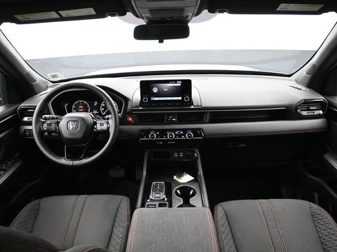 Certified 2025 Honda Pilot Sport image 24