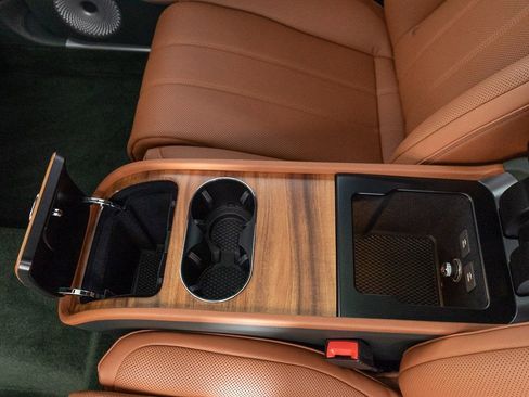 Certified 2025 Bentley Bentayga Extended Wheelbase AWD/4WD image 27