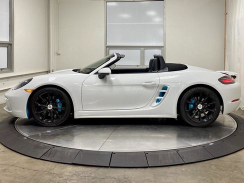 Used 2025 Porsche 718 Boxster w/ Premium Package RWD image 6