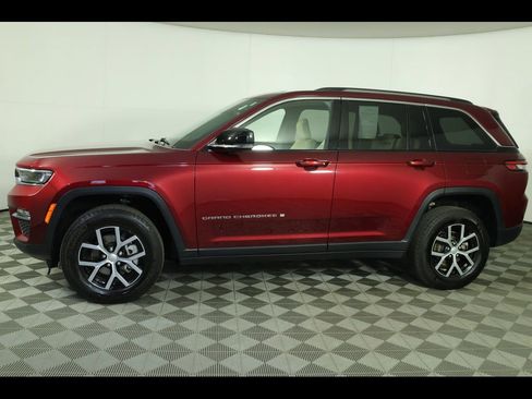 Used 2023 Jeep Grand Cherokee Limited AWD/4WD image 18