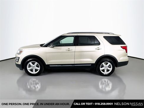 Used 2017 Ford Explorer XLT w/ Equipment Group 202A image 8