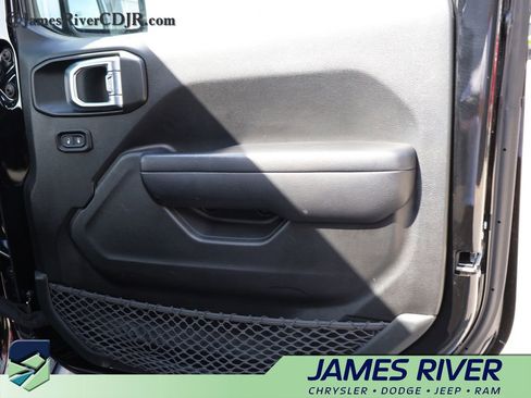 Used 2021 Jeep Gladiator Sport AWD/4WD image 8