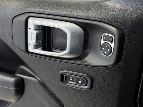 Certified 2024 Jeep Wrangler Willys image 42