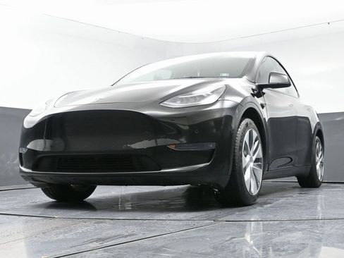 Used 2023 Tesla Model Y Long Range image 52