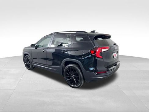 Used 2023 GMC Terrain SLE w/ Driver Convenience Package FWD image 4