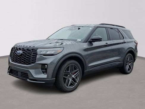 Certified 2026 Ford Explorer ST-Line w/ ST-Line Street Pack AWD/4WD image 3