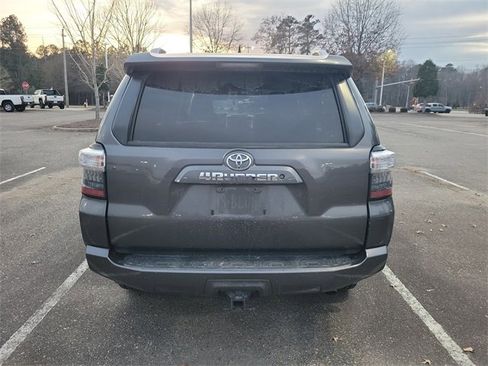 Used 2018 Toyota 4Runner SR5 Premium image 4