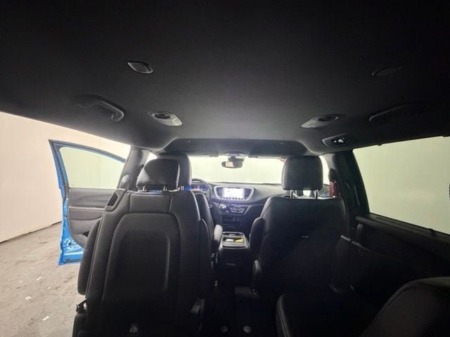 New 2027 Chrysler Pacifica Select AWD/4WD image 27