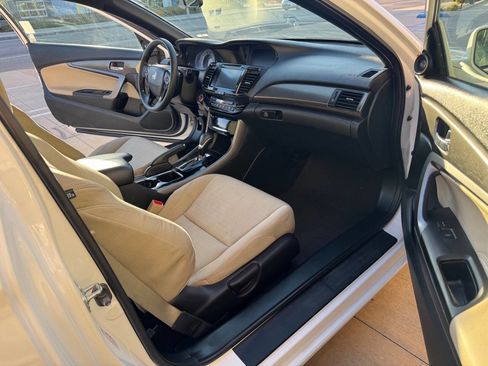 Used 2016 Honda Accord EX image 10
