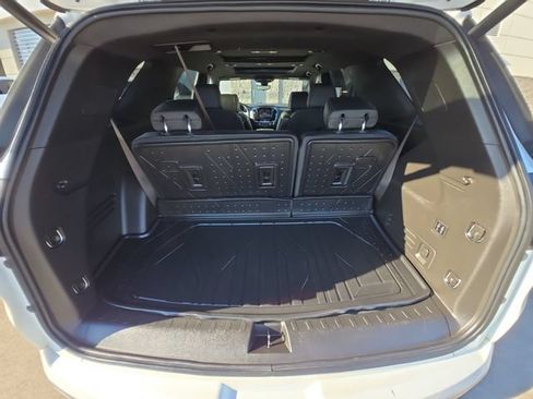 Used 2023 Chevrolet Traverse High Country AWD/4WD image 16