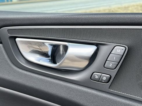 New 2025 Volvo XC60 B5 Plus w/ Protection Package Premier image 26