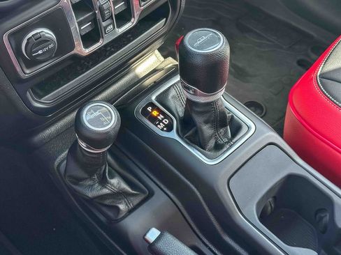 Used 2023 Jeep Gladiator Sport AWD/4WD image 33