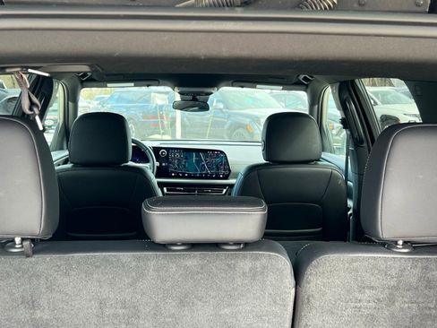 Used 2025 Chevrolet Traverse LT image 16