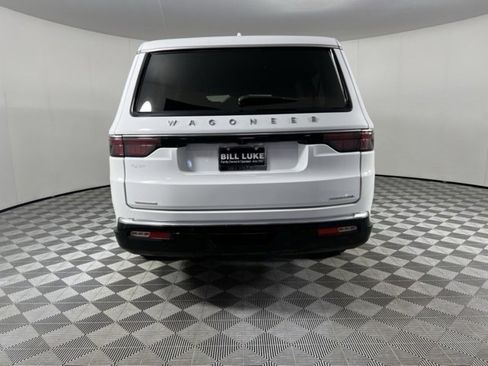 Used 2023 Jeep Wagoneer L Series III w/ Preferred Equipment Group image 8