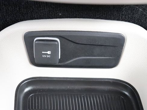 Used 2024 Chrysler Pacifica Touring-L FWD image 47