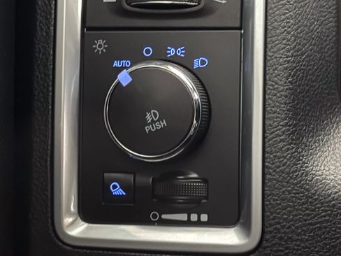 Used 2019 RAM 1500 Big Horn AWD/4WD image 38