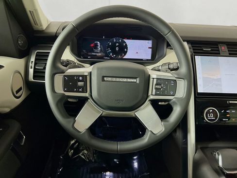 Used 2025 Land Rover Discovery S AWD/4WD image 11