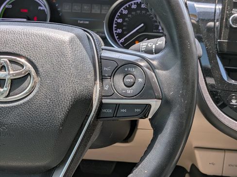 Used 2022 Toyota Camry XLE FWD image 14