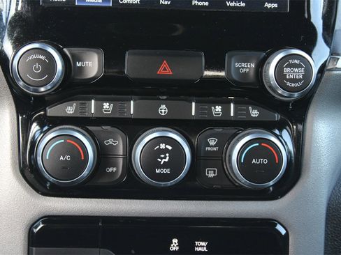 Used 2024 RAM 1500 Laramie image 13