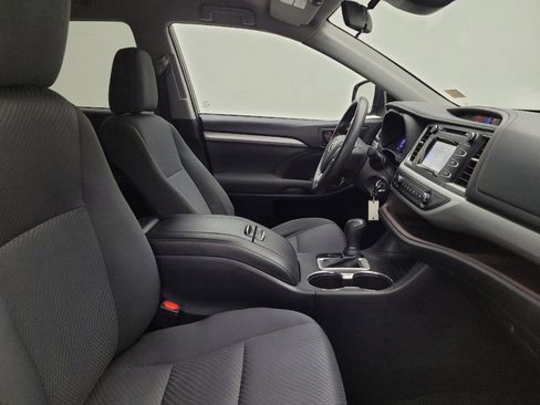 Used 2019 Toyota Highlander LE AWD/4WD image 21