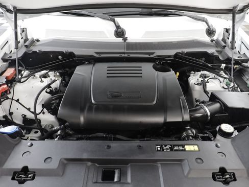 Certified 2026 Land Rover Defender 110 S AWD/4WD image 24