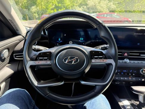 Used 2023 Hyundai Elantra Limited FWD image 13