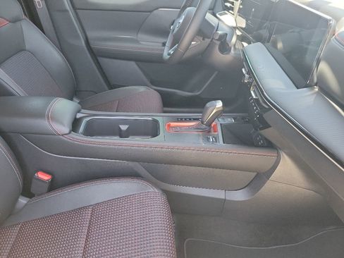 Used 2025 Nissan Kicks SR FWD image 42