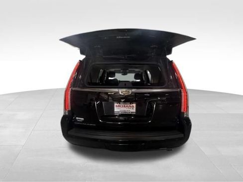 Used 2016 Cadillac Escalade Premium AWD/4WD image 9