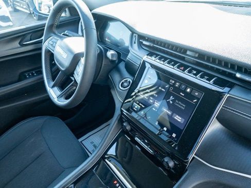 Used 2024 Jeep Grand Cherokee Laredo image 39