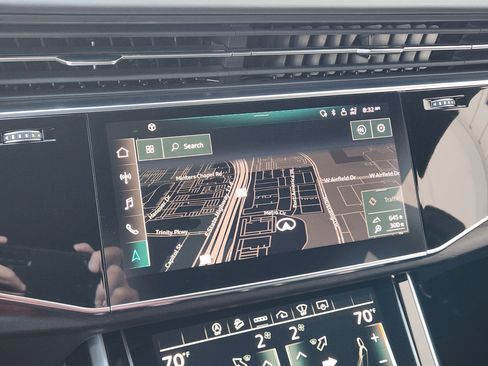 Used 2021 Audi Q8 Prestige w/ Prestige Package image 16