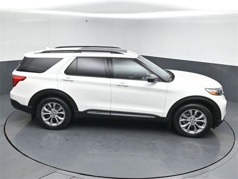 Certified 2021 Ford Explorer XLT w/ Equipment Group 202A image 53