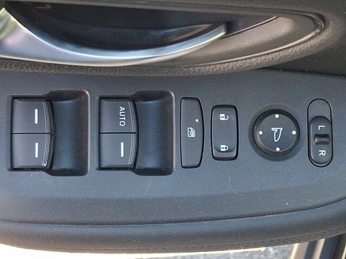 Used 2023 Honda HR-V LX image 28