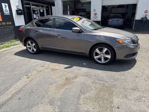 Used 2014 Acura ILX w/ Premium Package FWD image 4