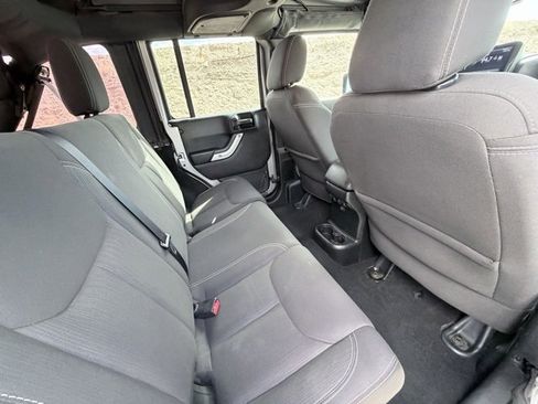 Used 2016 Jeep Wrangler Unlimited Sahara image 26