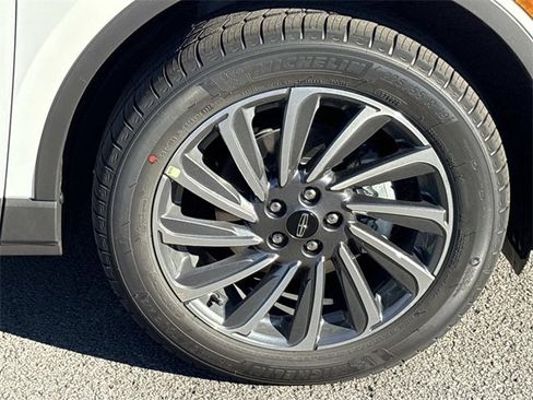 New 2026 Lincoln Corsair Reserve image 9