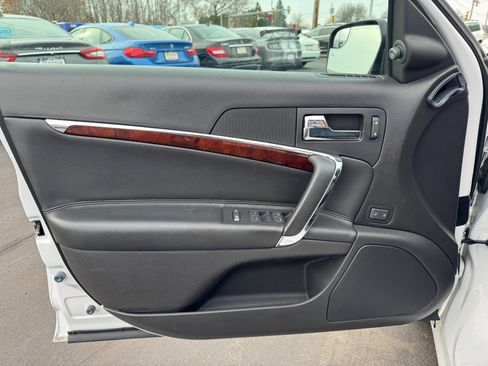 Used 2011 Lincoln MKZ image 5