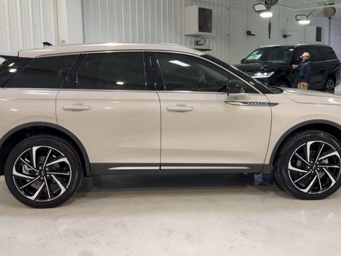 Used 2024 Lincoln Corsair Reserve image 2