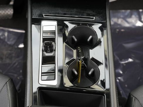 Used 2024 Volkswagen Atlas SE image 45