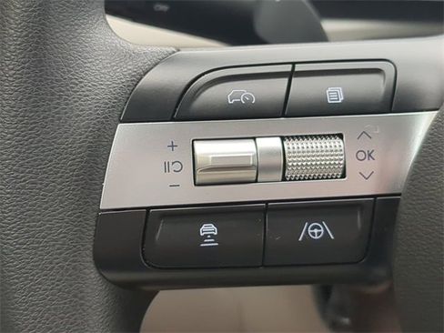 Certified 2025 Hyundai Tucson SE image 29