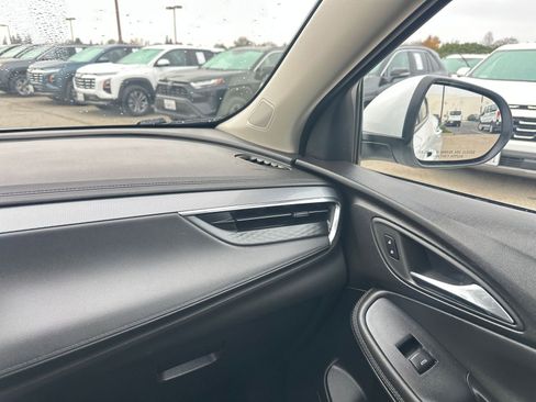 Used 2025 Buick Encore GX Preferred image 35