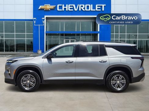 Certified 2026 Chevrolet Traverse LT w/ Driver Confidence Package FWD image 3