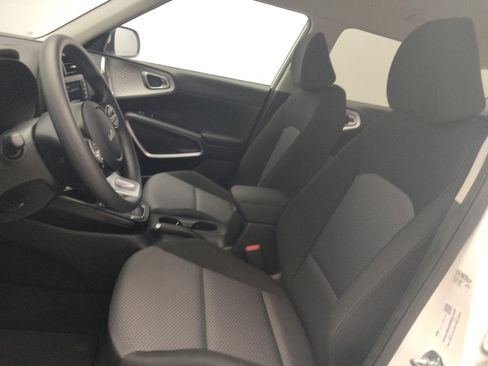 Used 2025 Kia Soul LX image 17