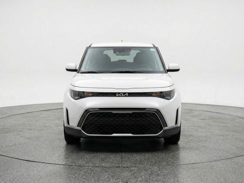 Used 2025 Kia Soul LX w/ LX Technology Package FWD image 2